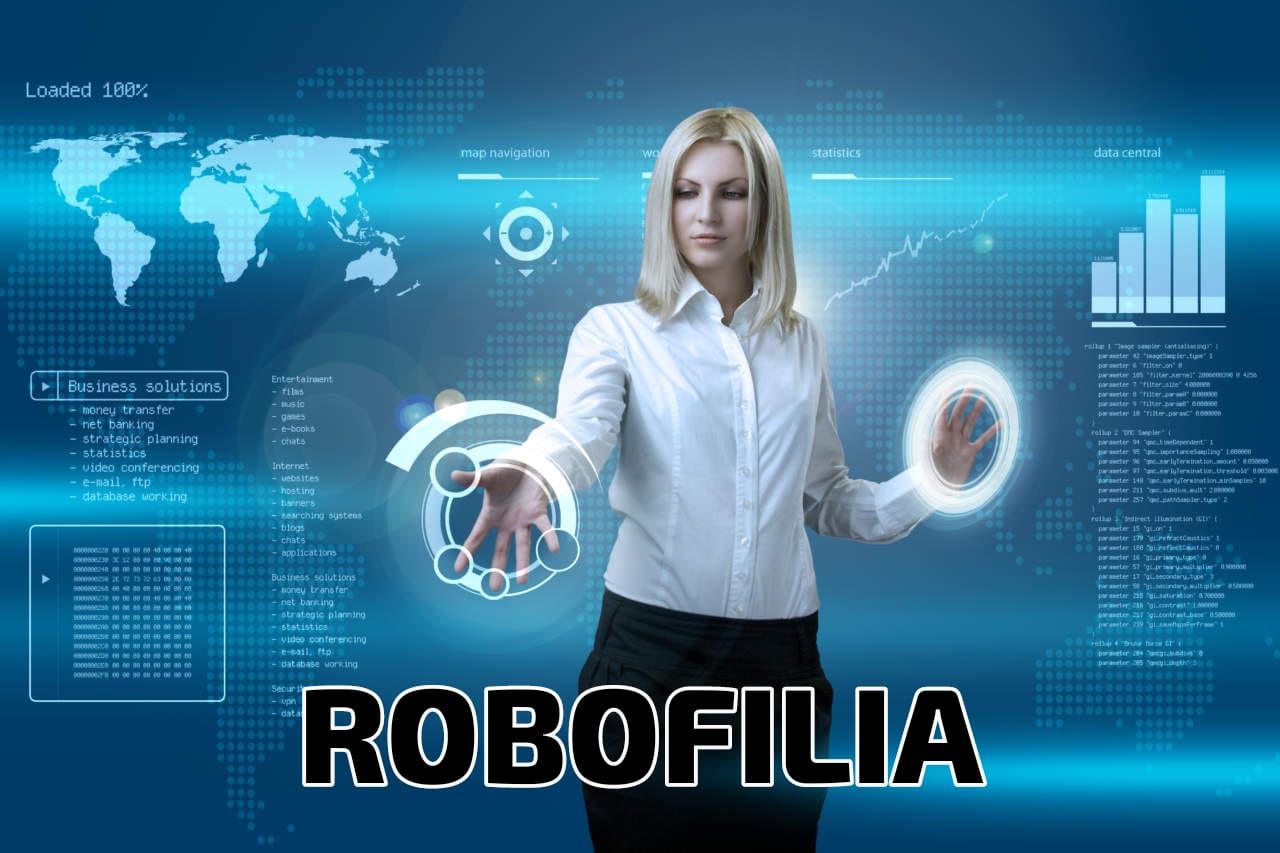 Donna bionda in camicia bianca con ologrammi digitali, grafici e scritta “ROBOFILIA” su sfondo mondo.