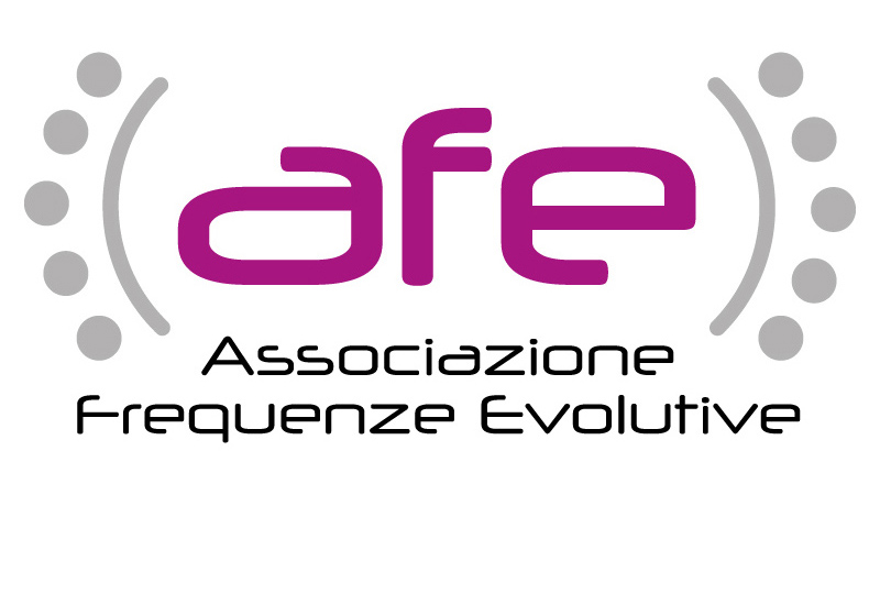 Logo “afe” viola con testo “Associazione Frequenze Evolutive” su sfondo bianco, contorni grigi e punti.